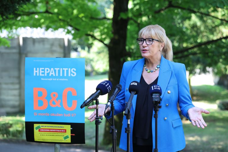 dr Mojca Mtičič.jpg