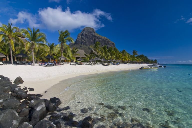 Mogočna gora Le Morne Brabant v ozadju, Mauritius