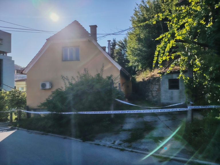 lasko, smet, moski, policisti