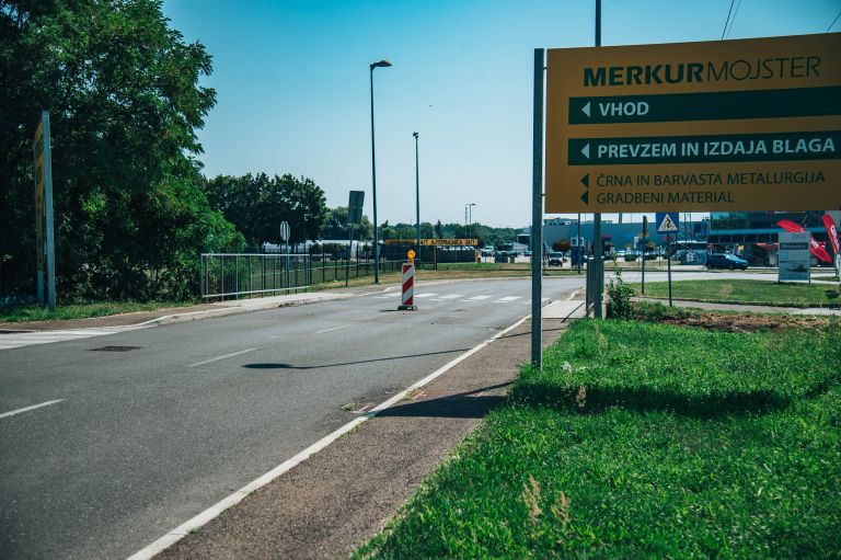poškodovan-asfalt, poškodovan-most, most-pri-merkurju