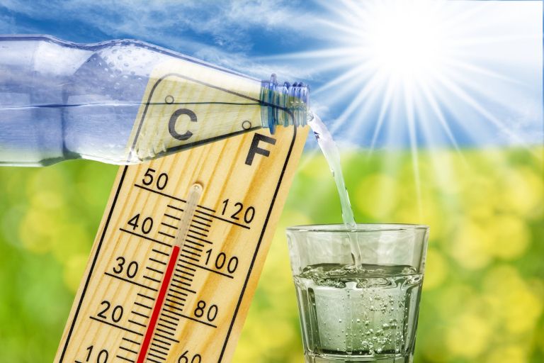 vročina 40 stopinj Celzija termometer