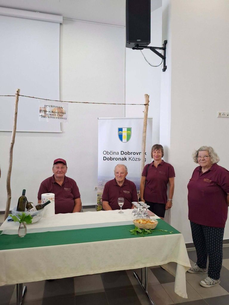 praznik-vina-in-perecov, dobrovnik
