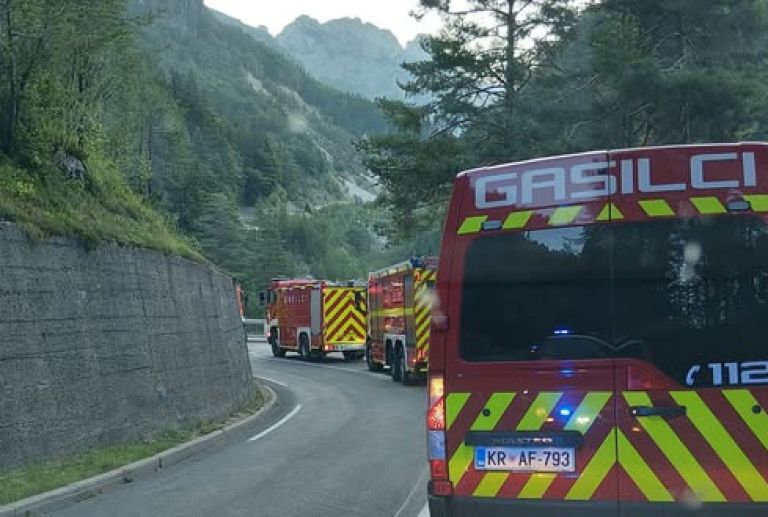 gasilski kombi, avto, gasilci