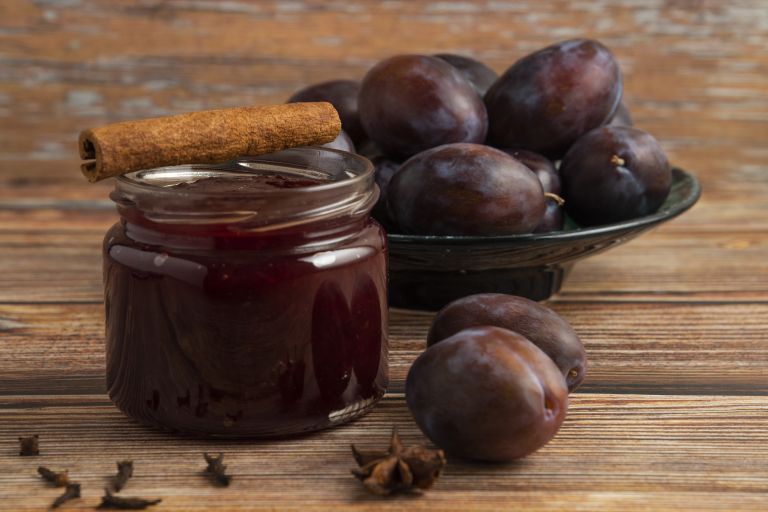 jar-confiture-with-plums-around.jpg