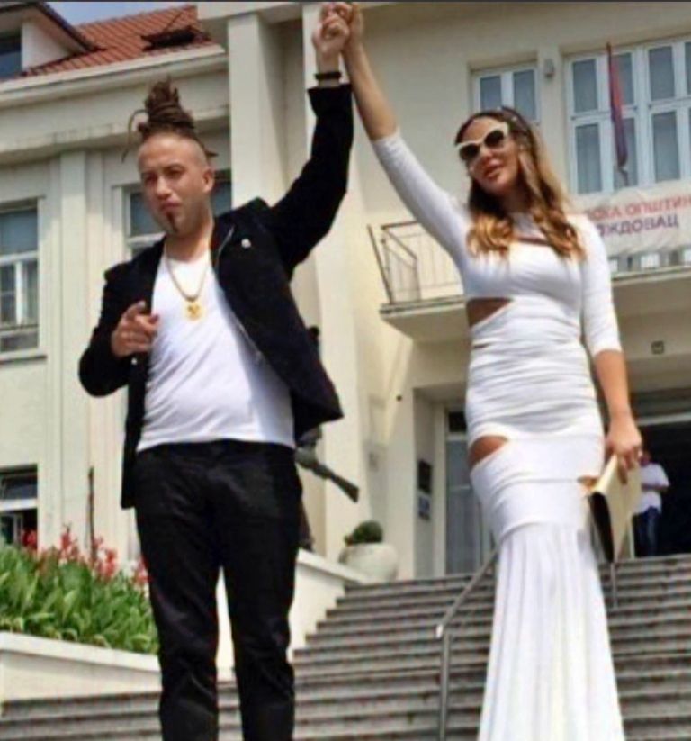 Nekoč srečna mladoporočenca, danes pa ...
