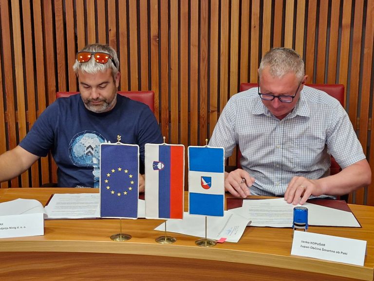 podpis-pogodbe-komunalna-opremljenost.jpg
