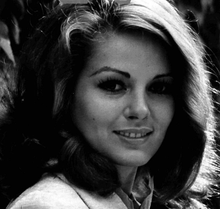 Beba Lončar na portretu, posnetem januarja 1974 v Rimu, kjer je preživela velik del svoje igralske kariere in nastopala predvsem v italijanskih ter mednarodnih produkcijah.