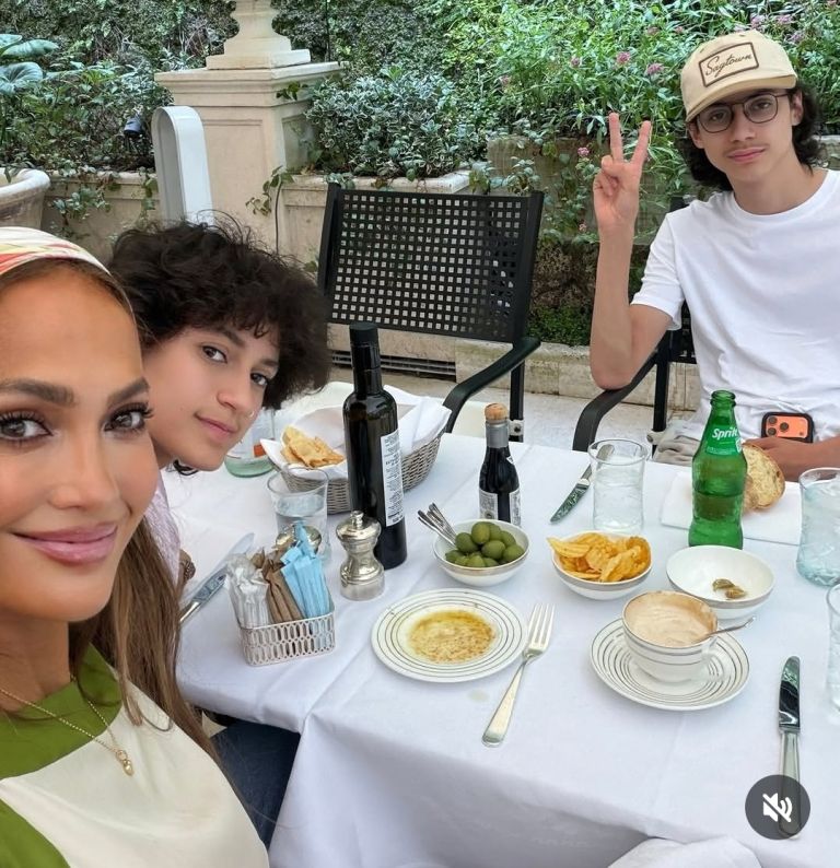 jennifer lopez 1.jpg