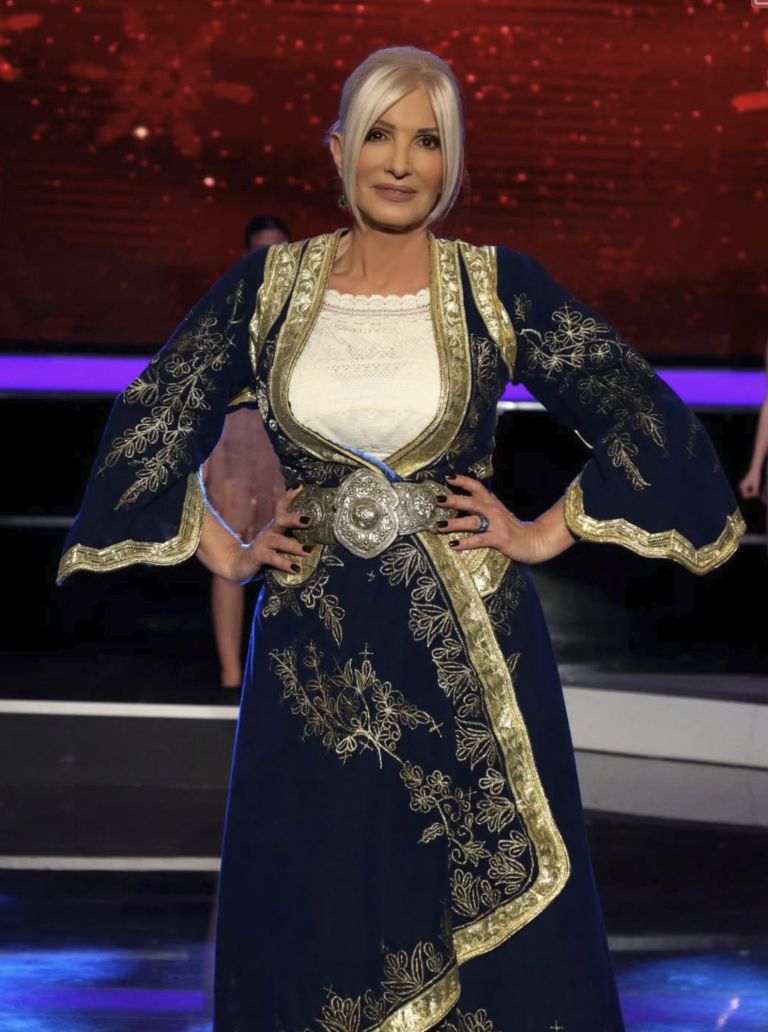 Cakana je z ostrimi besedami na račun Dare Bubamare sprožila precej pozornosti, marsikomu pa se je njen zapis zdel že precej čez mejo običajne kritike.