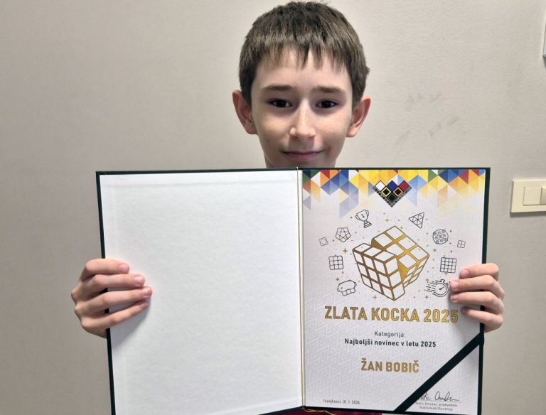 Žan Bobič je lani prejel priznanje Zlata kocka 2025 kot najboljši novinec