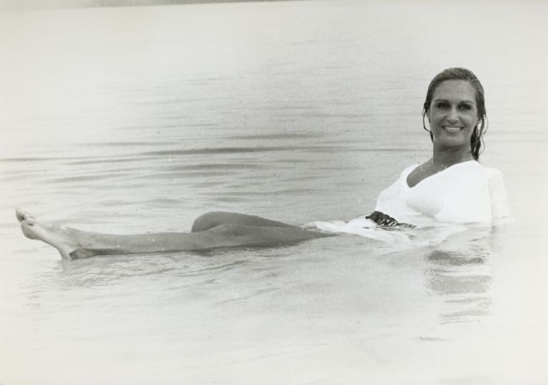 Redek trenutek brez odrskih luči: Dalida si je februarja 1979 med obiskom Mavricija privoščila sproš
