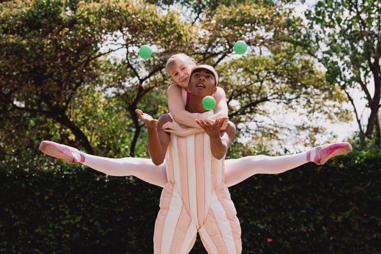 21.Front@_26.8._YOU-TOO-CAN-TUTU_Gandini Juggling_foto_Camilla Greenwell.jpeg