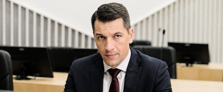 12 besed, 12 reči