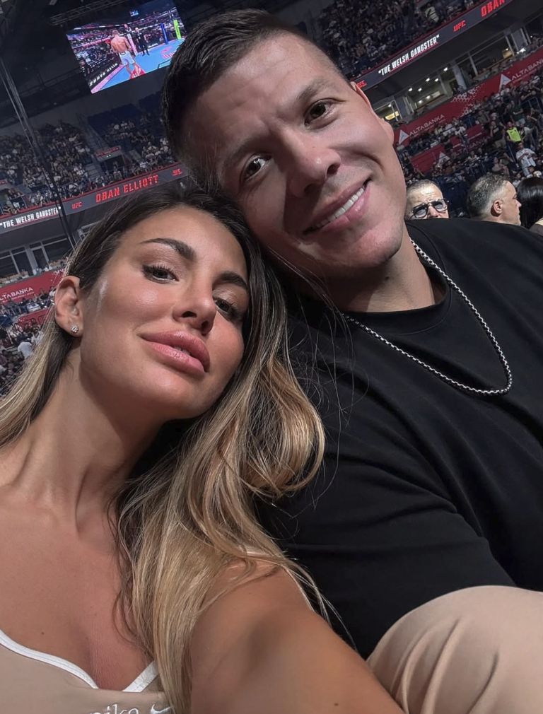 Sloba je stopil na ženino stran in sporočil, da si Jelena besed, ki jih je morala poslušati, nikakor ni zaslužila.
