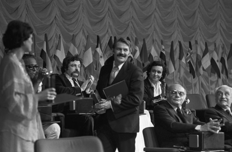 Mednarodni uspehi so Bato spremljali tudi pozneje: leta 1979 je na filmskem festivalu v Moskvi prejel nagrado za najboljšega igralca za vlogo v filmu Trenutek.