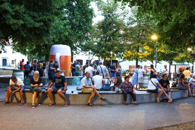 kriglfest, mednarodni-dan-piva, fontani-piv-zeleno-zlato, avtobus-hop-onhop-off