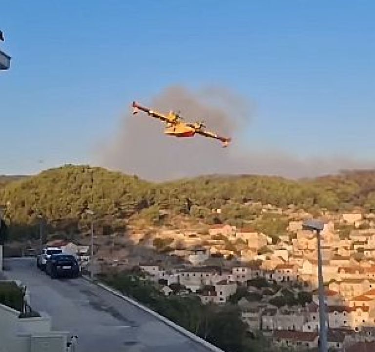 kanader, pučišče, brač.jpg