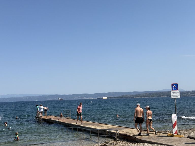 izola, plaze, onesnazenje