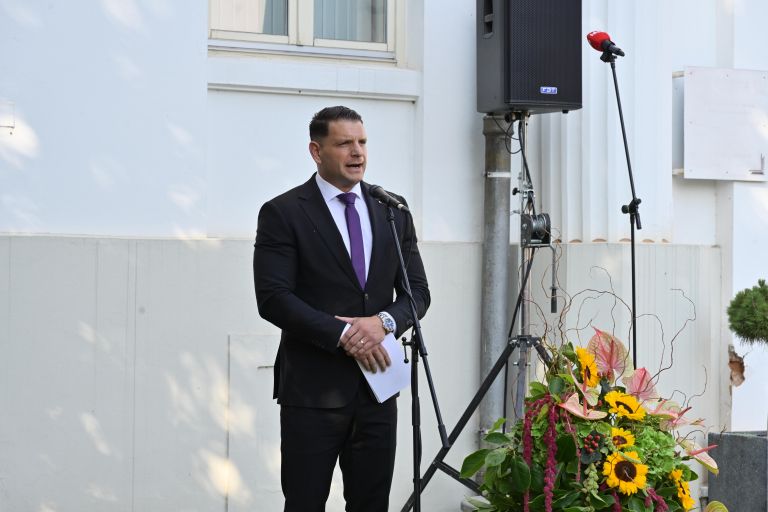črenšovci, polaganje-venca-pred-spomenikom-jožefa-klekla.