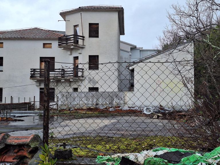sindikalni turizem crikvenica propadajoci dom fb.jpg