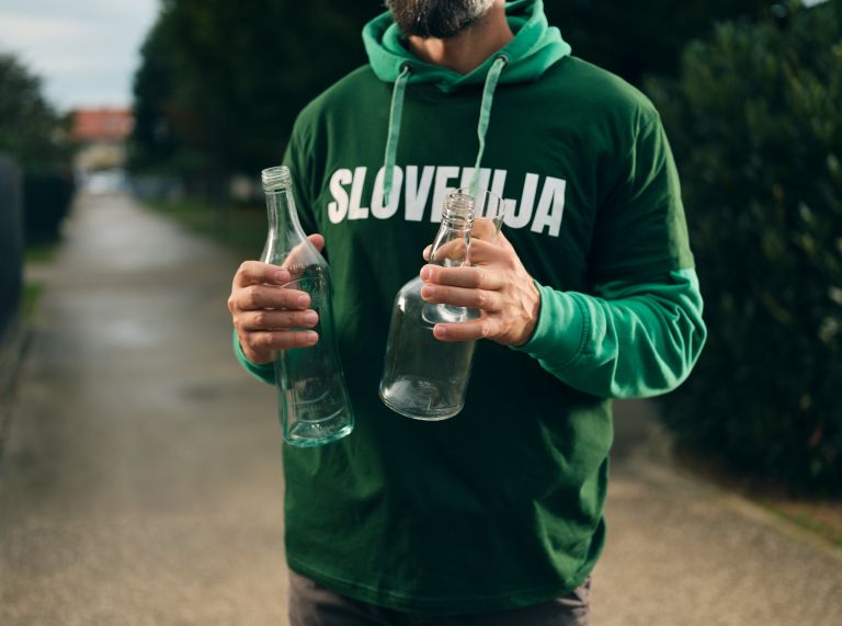 Reciklarna steklenica.jpg