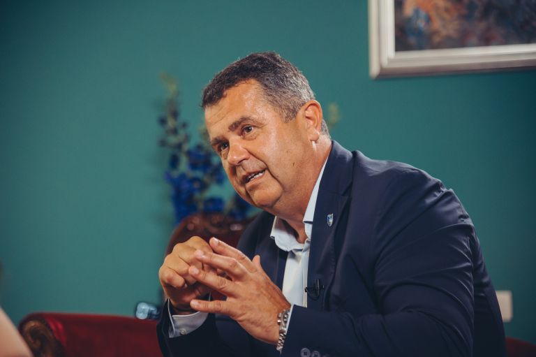 janez-magyar, župan-občina-lendava, kavč, podkast