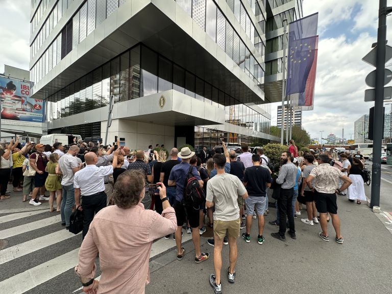 hotel intercontinental ljubljana lakers doncic navijaci.jpg