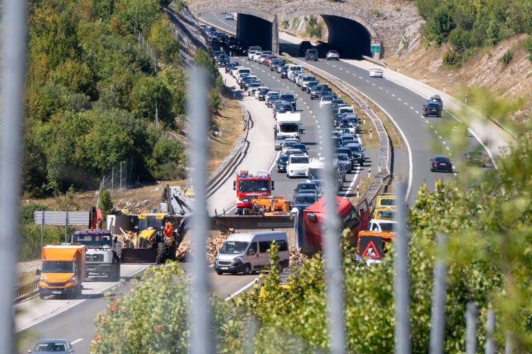 prevrnjen-tovornjak, hrvaska-avtocesta-a1