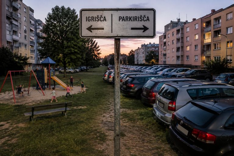 Igrišča ali parkirišča?