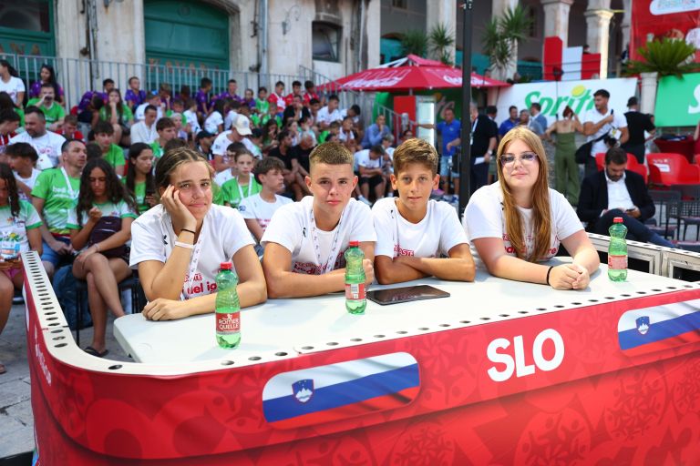 slovenski zmagovalci zero waste kviza.jpeg