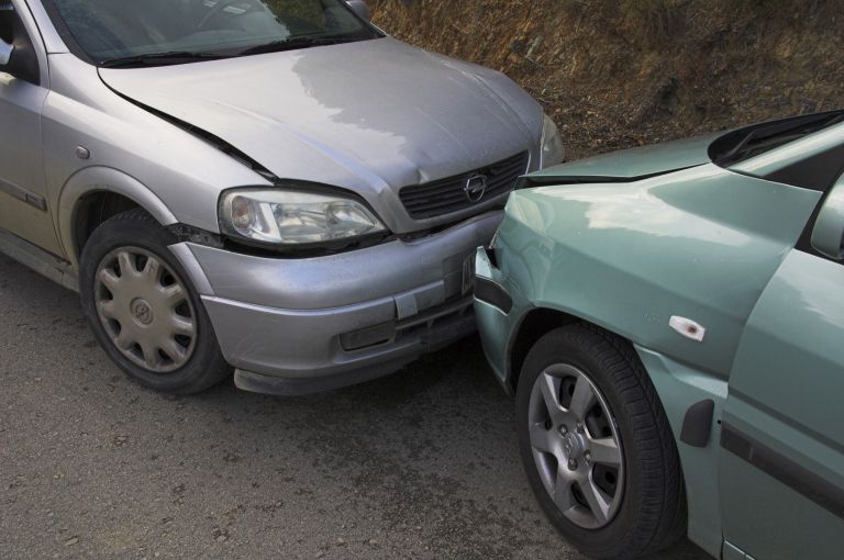 avtomobilsko-zavarovanje, trcenje, skoda