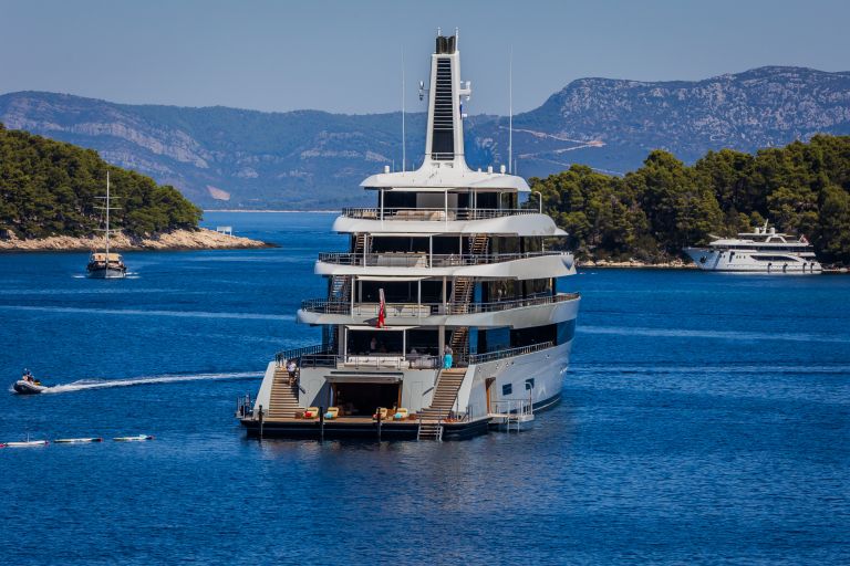 jan-koum, jeff-bezos, mljet