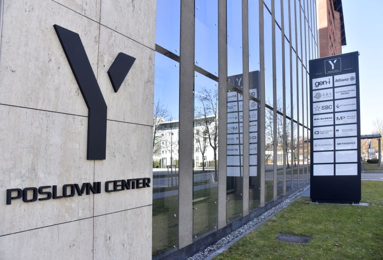 poslovni center y dimičeva.jpg