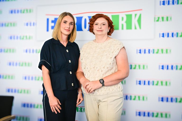 Vanja Bele Kovačič in Simona Mandl