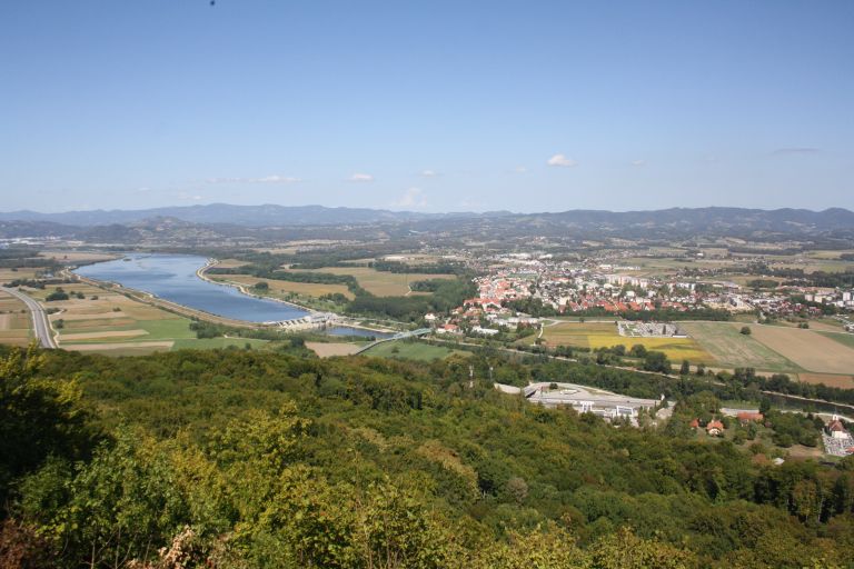 bosonogi-pohod, lojze-ogorevc, zdravnik-rade-iljas, narava