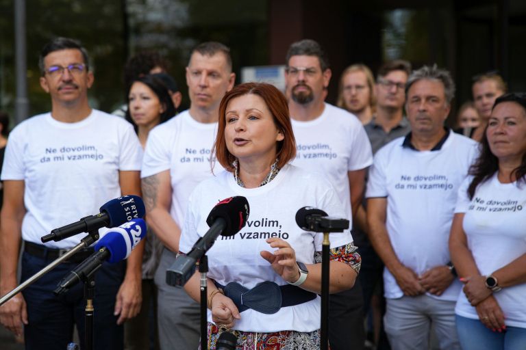 sindikati, oddaja-podpisov, interventni-zakon