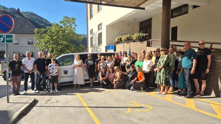 Nov kombi za prevoz trboveljskih otrok (002).jpg