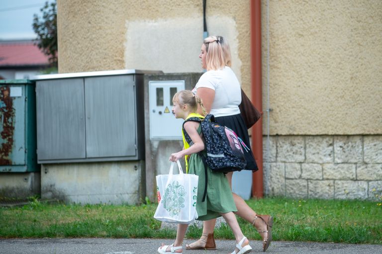prvi-šolski-dan, prvošolci, otroci, šolarji, šola, učenci, osnovnošolci, prihod