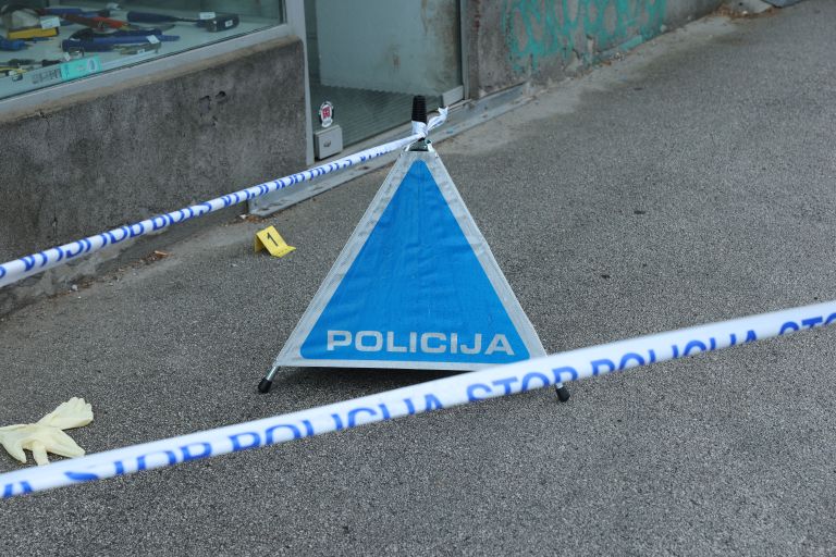 slovenska policija, policijski trak
