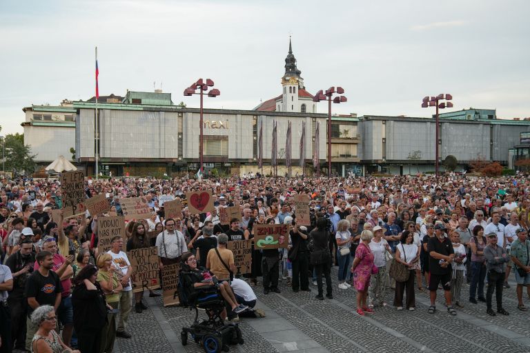 protest dz jansa mijic.jpg