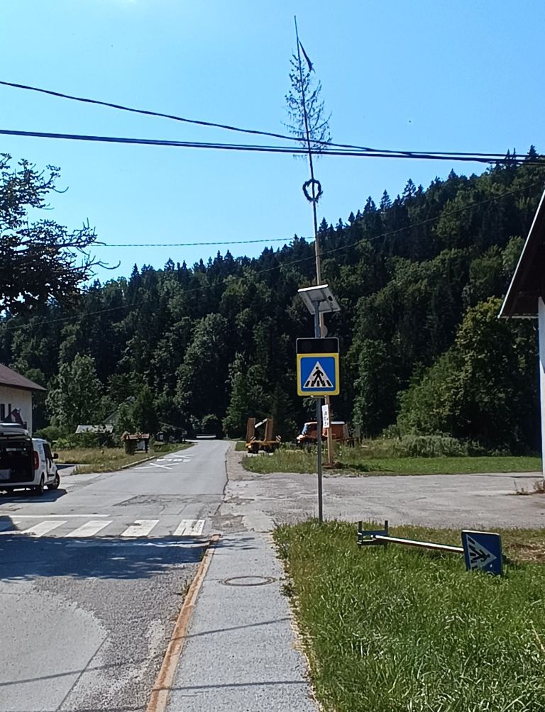 V občini Velike Lašče je bil sistem postavljen v naselju Rob.jpg