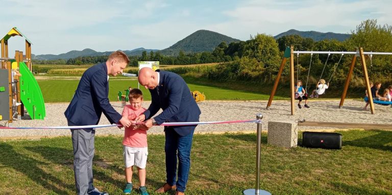 Otvoritev otroškega igrišča v Šeščah.jpg