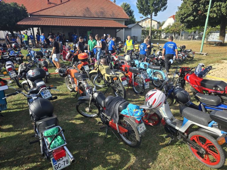 moped-mur, cven
