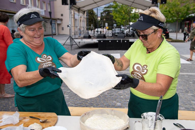 festival-prekmurske-sunke-in-prekmurske-gibanice, festival, slovenska-ulica
