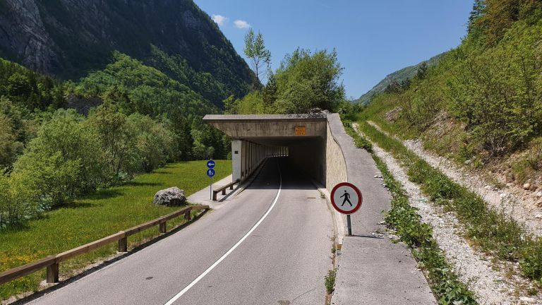 Cestna galerija Berebica v Trenti