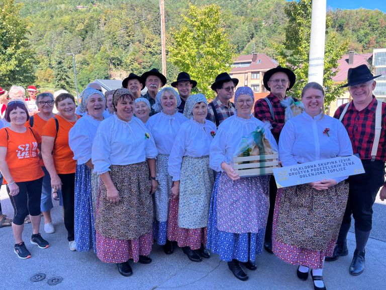 folklorna-skupina-izvir