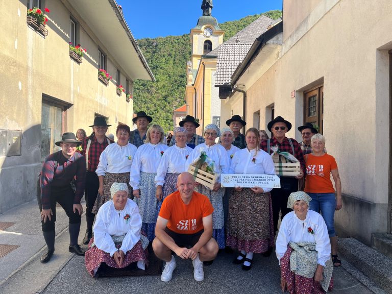 folklorna-skupina-izvir