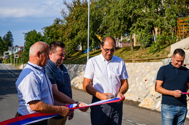 slovesno-odprtje-prenovljene-ceste-na-krisko-polzevski-planoti