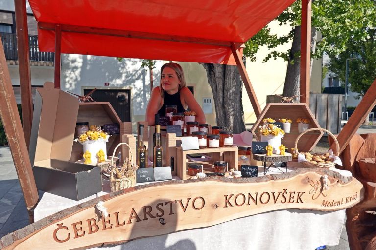 Čebelarstvo Konovšek.jpg