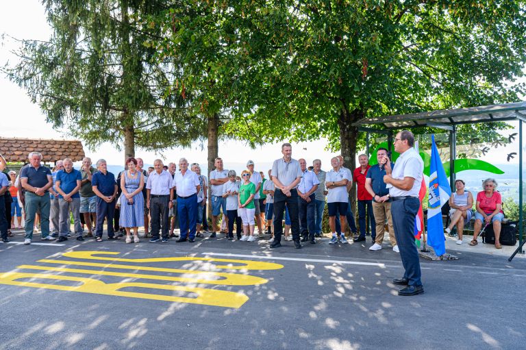 slovesno-odprtje-prenovljene-ceste-na-krisko-polzevski-planoti